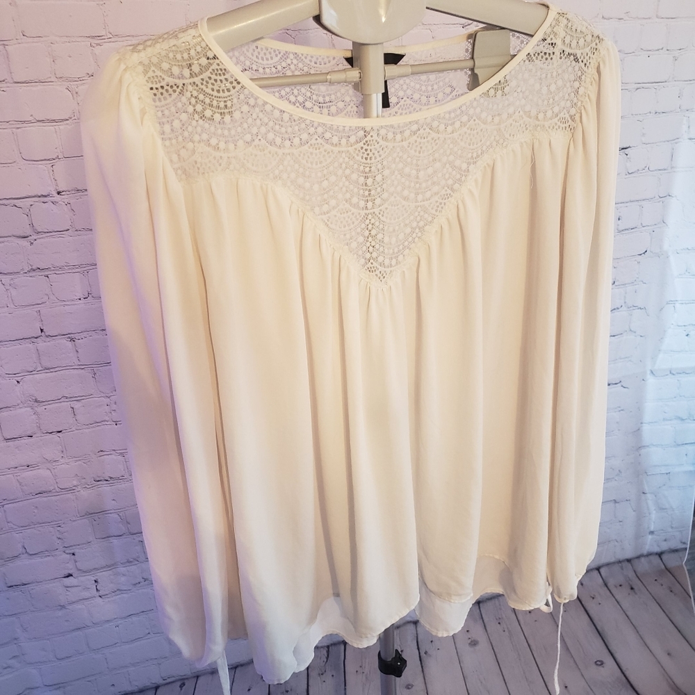 H&M Cream Colored Lace Flowy Blouse Size 14